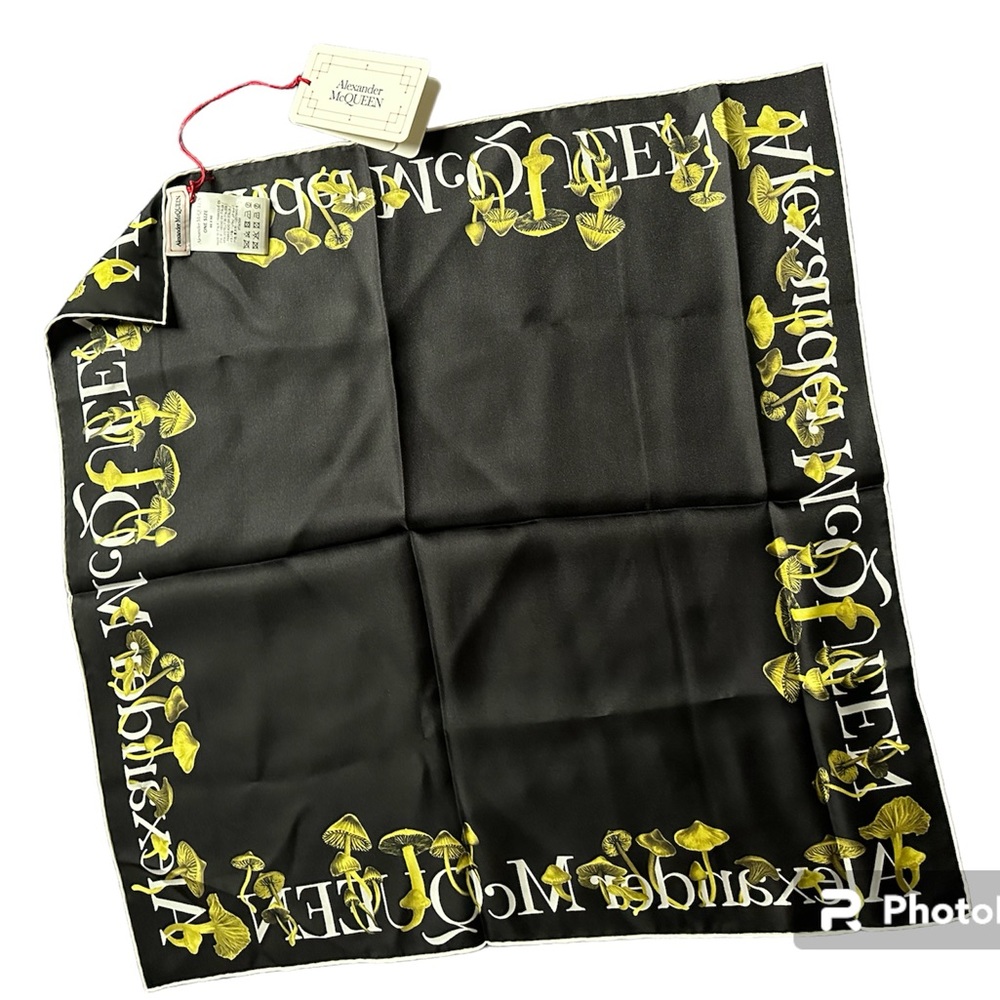 NWT 🍄 Alexander McQueen black mushroom silk square twill scarf - Picture 8 of 10